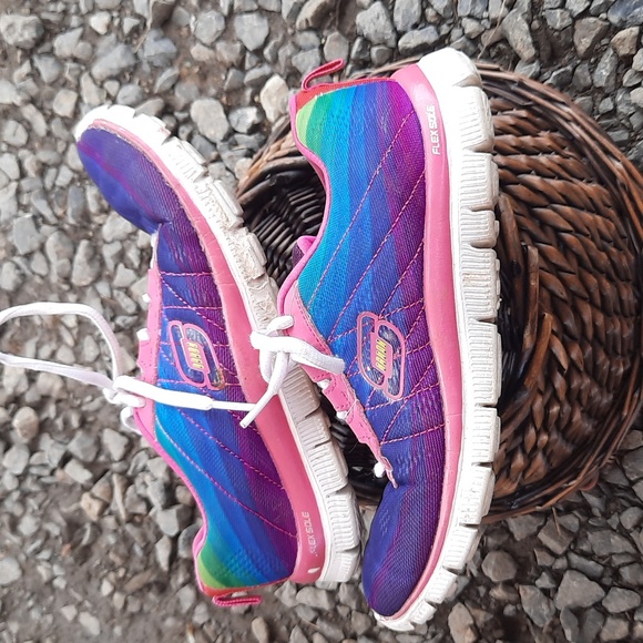 Size 4 Skechers - Picture 2 of 3